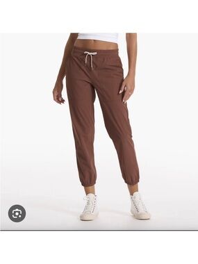 Vuori Miles joggers size small in hazelnut